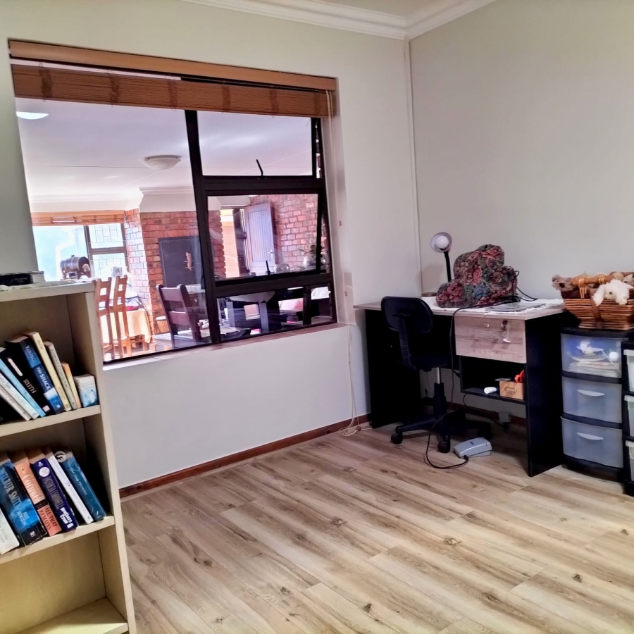 3 Bedroom Property for Sale in Fraaiuitsig Western Cape